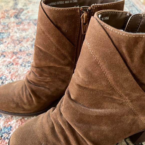 Universal Thread Heeled Booties - Picture 6 of 6